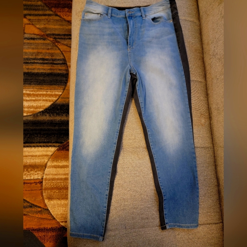 Brand new TWO Tone Jeans 👖